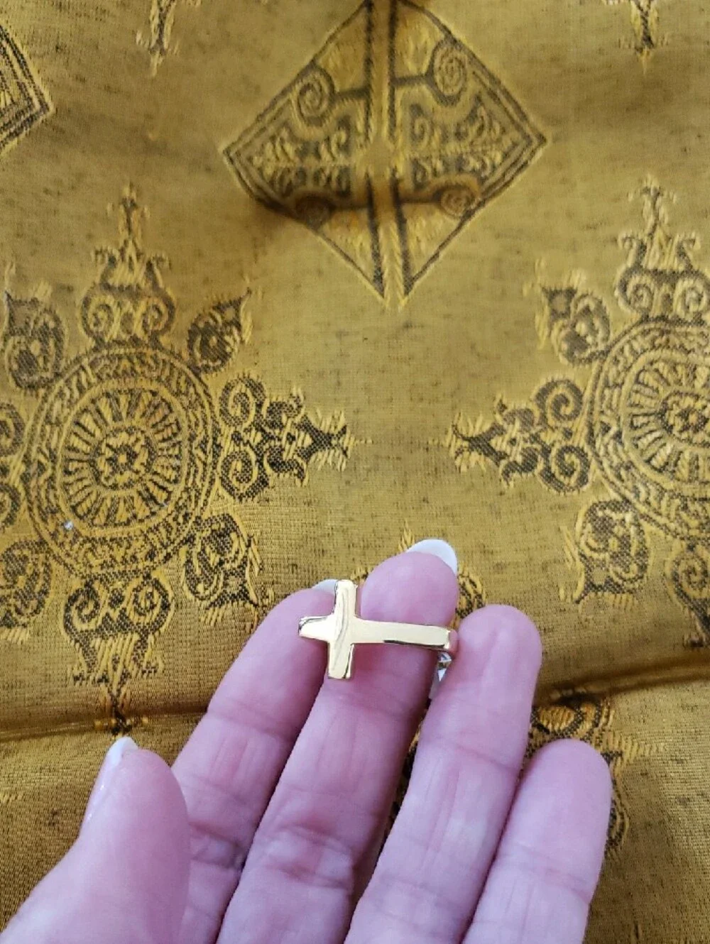 Gold-Tone Modern Cross Ring - Size 6